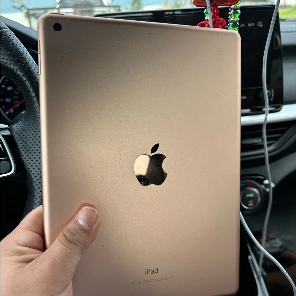 Gen 6 iPads 32 gb 120 have rose gold and space grey they go fast contact me